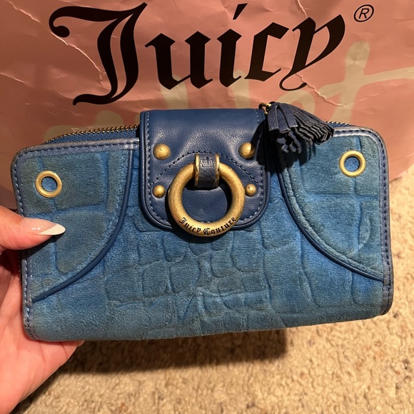 Rare Juicy Couture blue velvet wallet - Picture 3 of 7